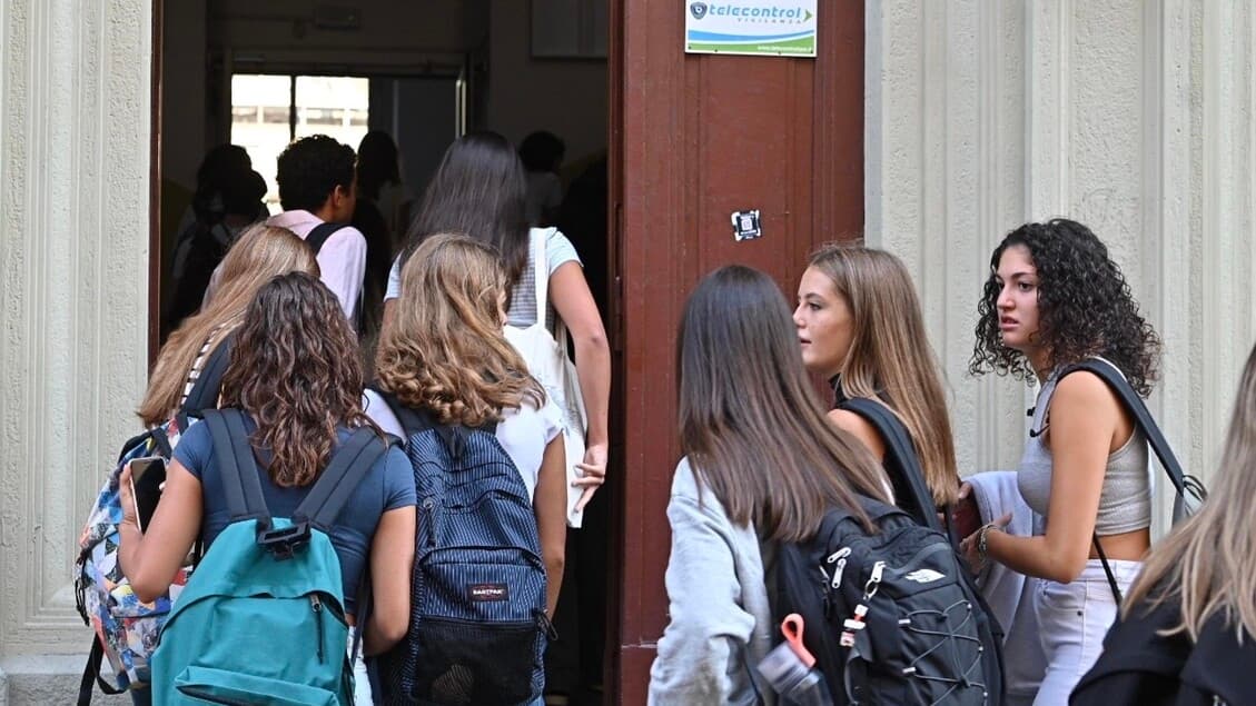 Santanchè vuole rivoluzionare il calendario scolastico