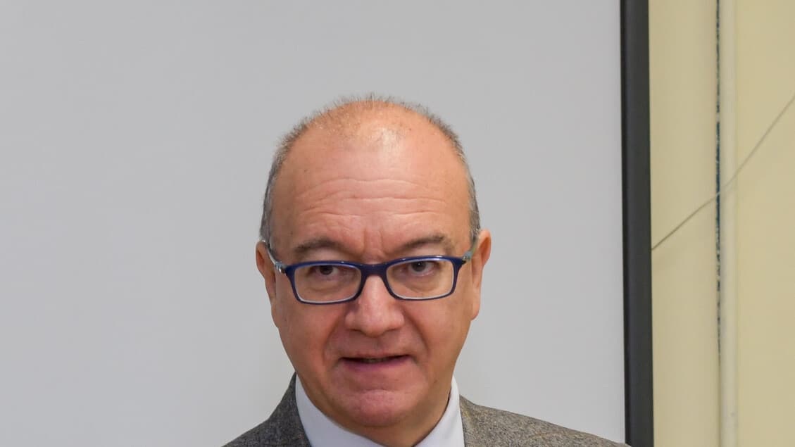 Valditara contro le scuole di sinistra: controlli sui referendum