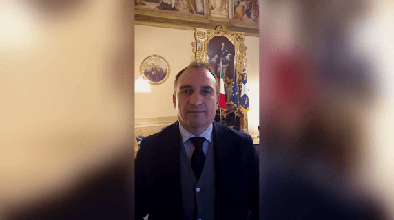 Lo Russo difende i centri sociali: Torino contro il governo