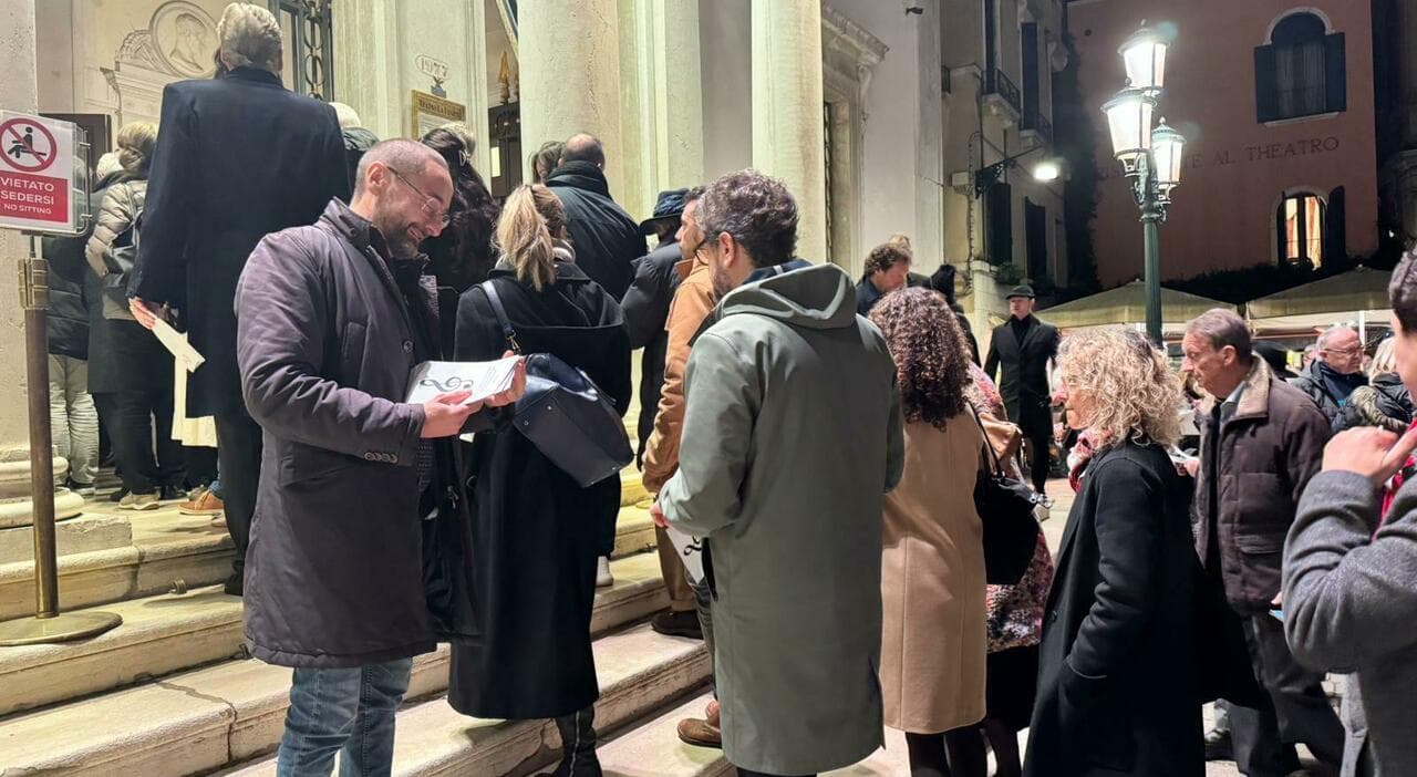 Fenice, rivolta contro Venezi: maestri in protesta alla Prima