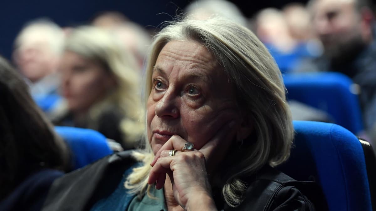 Toga rossa Albano va ad Atreju: sfida diretta a Meloni